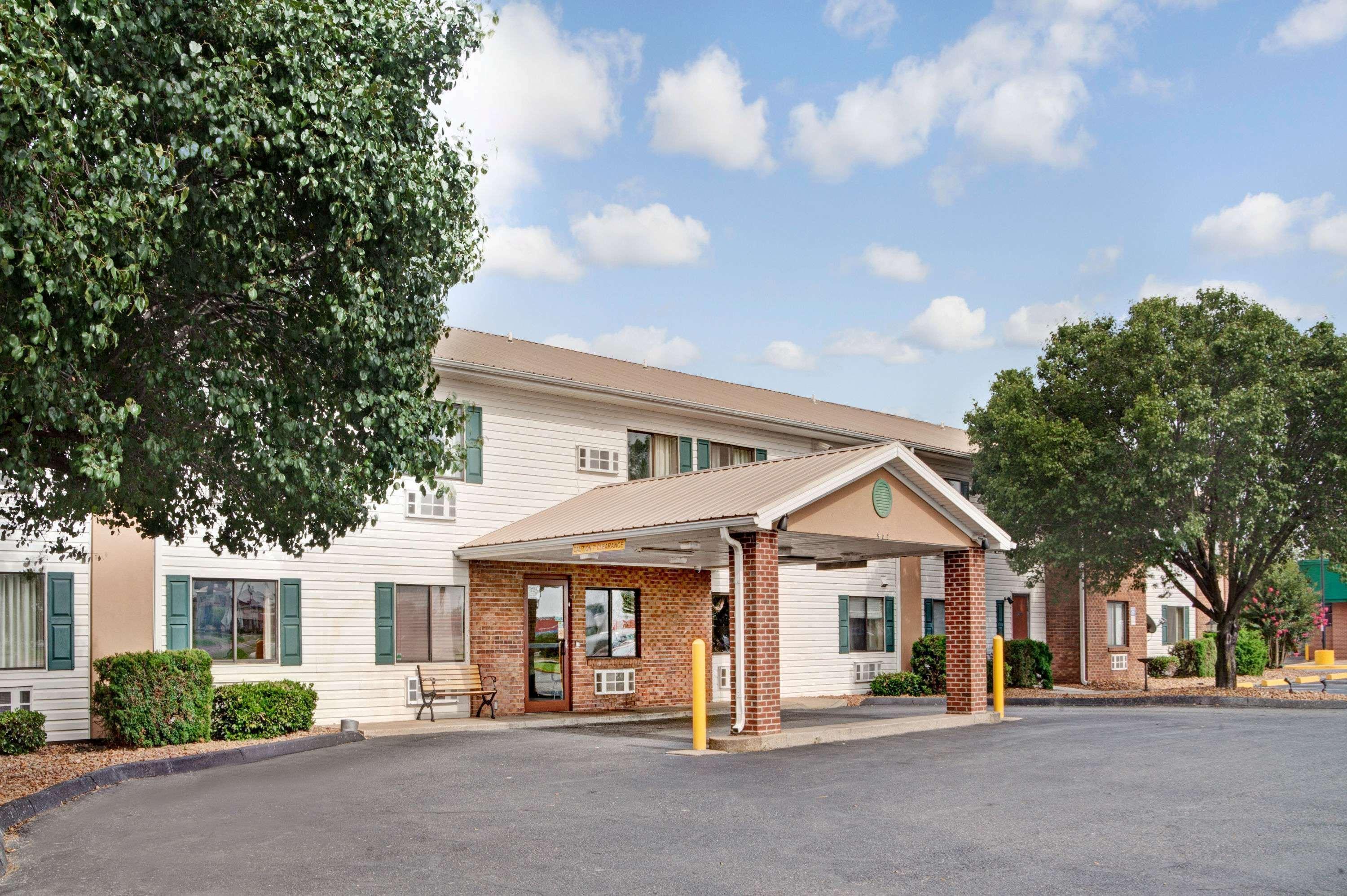 Hotel Super 8 By Wyndham West Memphis Exterior foto